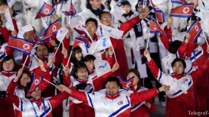 Атлеты Южной Кореи и КНДР прошли вместе на церемонии закрытия Олимпиады