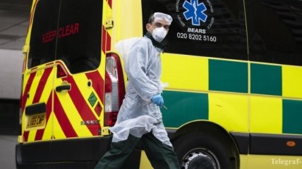 СМИ: Британские медики будут использовать защитную одежду повторно