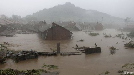 В Китае число жертв от наводнений и тайфуна превысило 100 человек