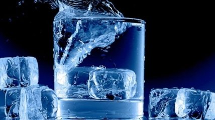 Вот почему нельзя пить воду со льдом