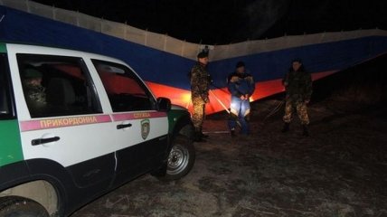 Пограничники задержали контрабандистов на мотодельтаплане
