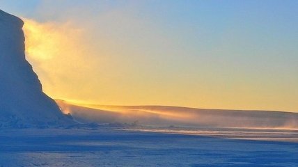 В Антарктиде обнаружили загадочный источник света (Видео) 