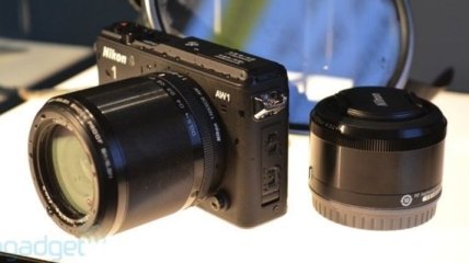 Nikon AW1 - водонепроницаемая камера со сменными объективами