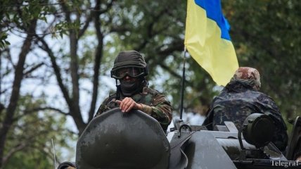 Украинские военные обустраивают отведенную технику на новом месте