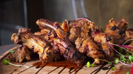 Тушковані свинячі ребра (відео)