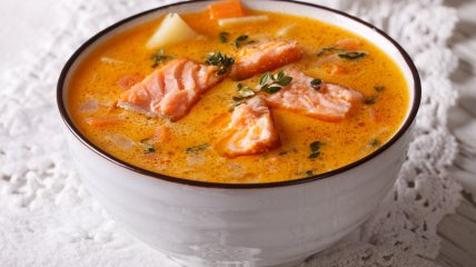 Ну очень вкусно: уха из брюшек лосося