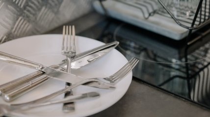 Как отмыть посуду от желтизны