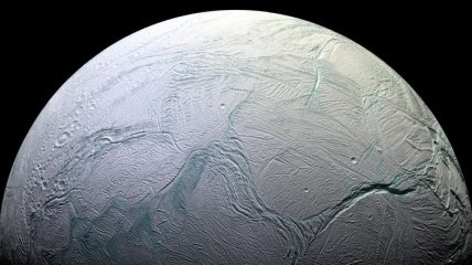 NASA опубликовало снимок гигатских "щупалец" на поверхности Энцелада