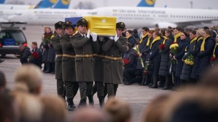 В "Борисполе" проходит церемония прощания с погибшими в Иране украинцами: видео