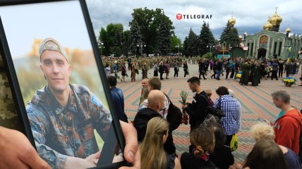 Прощание с Добротворским на площади Славы в Черкассах