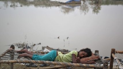 В результате наводнений в Индии погибли более 550 человек 
