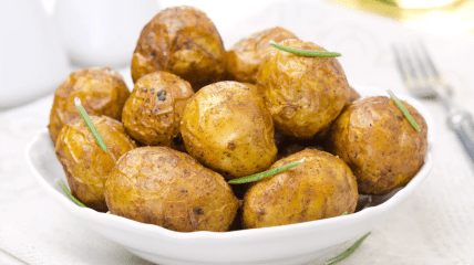 Картофель запеченный в духовке с пармезаном (видео)