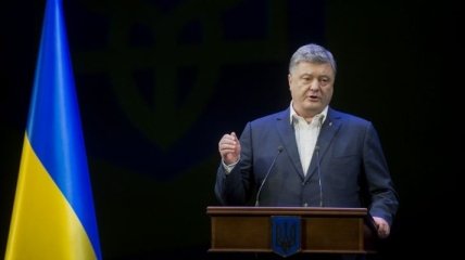 Порошенко: Украинский народ способен прожить без подконтрольных ФСБ соцсетей