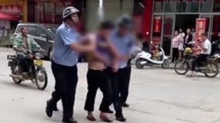 В Китае произошло нападение на детский сад, пострадало много детей (фото, видео)