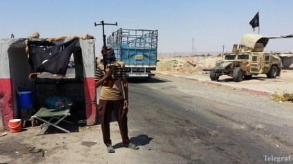 В Ираке горят нефтяные скважины, которые подожгли боевики "ИГ"