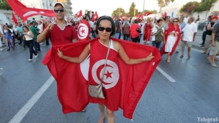 Около 40 тыс человек вышли на демонстрацию в Тунисе