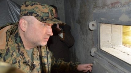 Турчинов испытал оборонные сооружения на Житомирщине