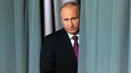 Путин отстранился от толпы не из-за коронавируса