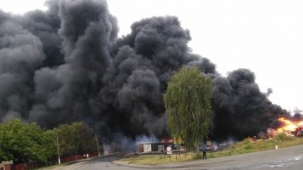 В результате пожара в поезде с нефтепродуктами сгорели 25 домов