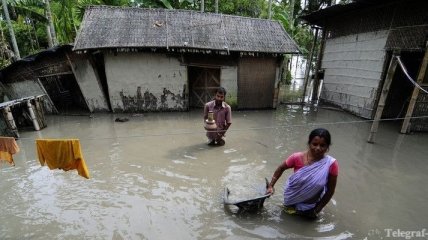 Более 1 млн индийцев покинули дома из-за наводнения