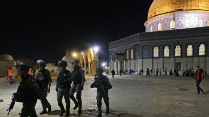 Вторая ночь насилия: около сотни человек пострадали в столкновениях палестинцев и полиции в Иерусалиме