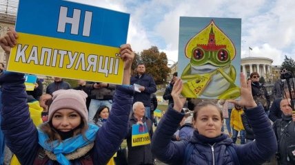 В Хмельницком прошла акция против "формулы Штайнмайера" (Фото и видео)