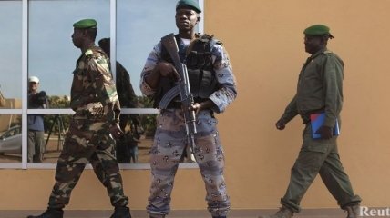 Украинцы не просились выехать из Мали 