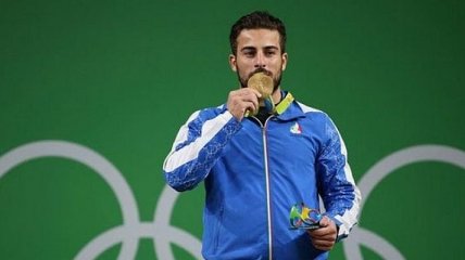 Олимпийские чемпионы Ирана продают медали, чтобы помочь жертвам землетрясения