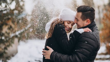 Кому из знаков Зодиака крупно повезет в любви в декабре 2022 года