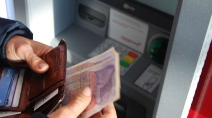 Все більше українців не погашають кредити