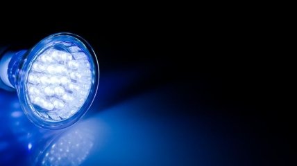Ученые доказали: синий свет улучшает работу мозга