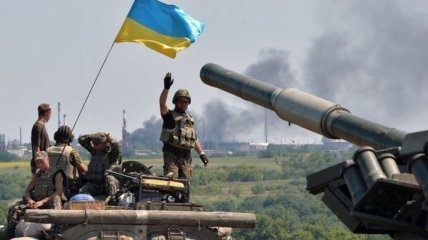 На Донбассе 17 вражеских обстрелов, ранен один боец