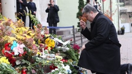 Порошенко: Украина стоит рядом с Францией в борьбе с терроризмом