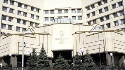 КСУ просят проверить конституционность положений закона о судоустройстве