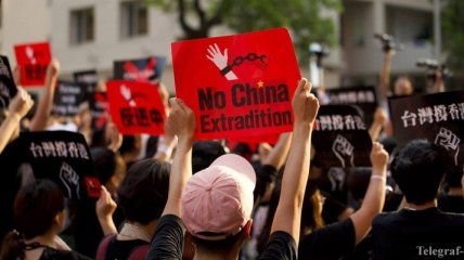 Глава администрации Гонконга извинилась перед участниками акций протеста