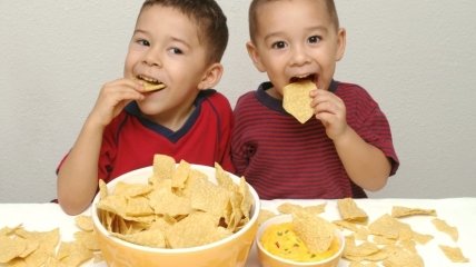 Внезапно: как чипсы влияют на развитие ребенка