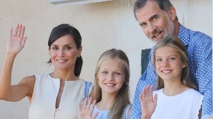Семейная идиллия: королевская семья Испании представила свою рождественскую открытку