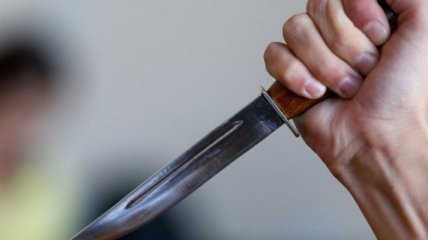 В Днепропетровской области парень 18 раз ударил свою сестру ножом