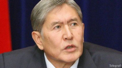 СМИ: В АП Кыргызстана опровергают телефонный разговор Атамбаева с Порошенко