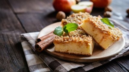 Традиційний десерт – тертий горіховий пиріг