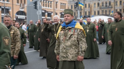 Военные капелланы во время марша