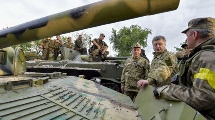 Порошенко: Савченко для нас всех является символом борьбы за Украину