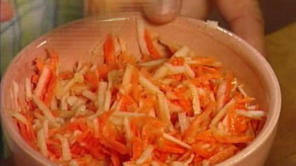 Витаминный салат с медом