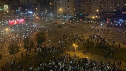 Протесты в Минске: в ОМОН полетели коктейли Молотова (Видео)