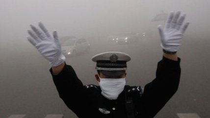  В Китае из-за смога отменили сотни авиарейсов