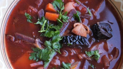 Борщ с черносливом
