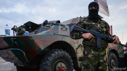 В Луганск вошла колонна бронетехники террористов