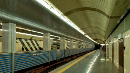 Станция метро "Вырлица"
