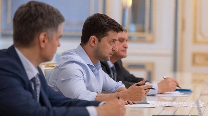 Зеленский просит точных сроков о выполнении Минских договоренностей