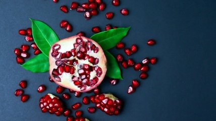 Як прибрати пляму від гранату з одягу